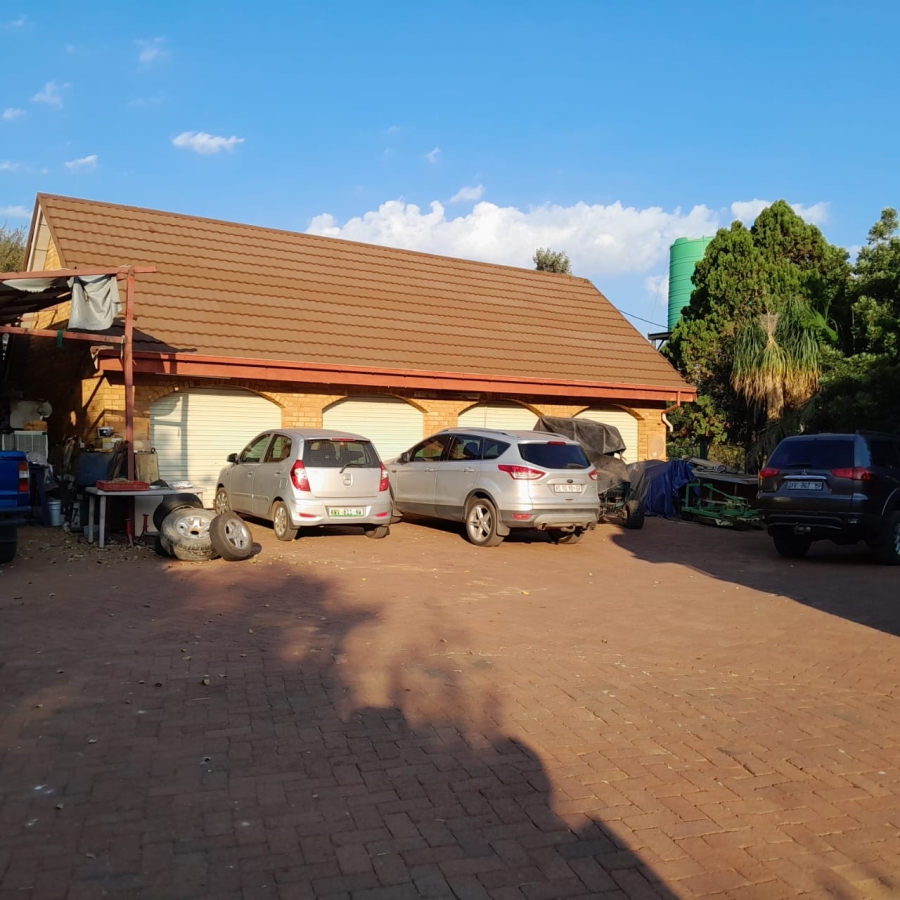 4 Bedroom Property for Sale in Schietfontein North West